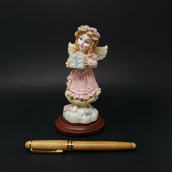 House of Lloyd Giving Angel 6" Christmas Around the World 1996 Vintage Figurine - Picture 12 of 12